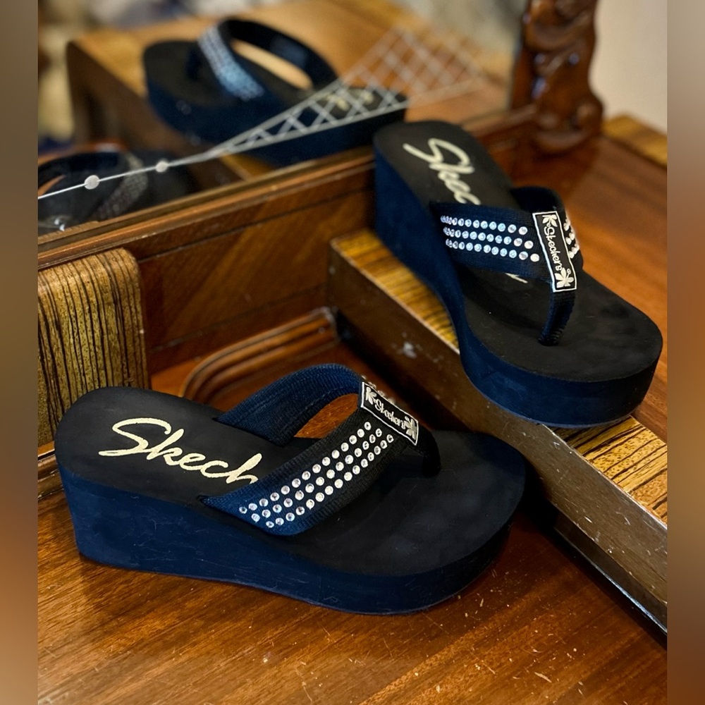 Black Skechers Platform Rhinestone Sandals Size 6 1/2 US